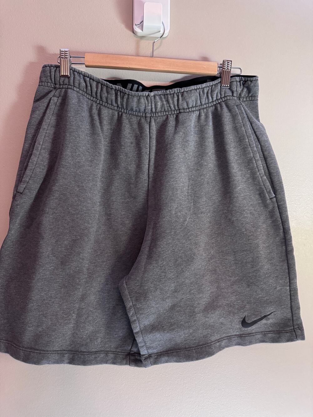 Nike Dri-FIT Men’s Large Gray Standard Fit Athletic Training Shorts